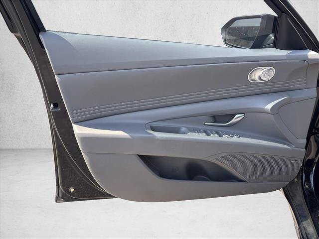 Used 2022 Hyundai Elantra SEL w/ Convenience + Premium Package FWD image 11