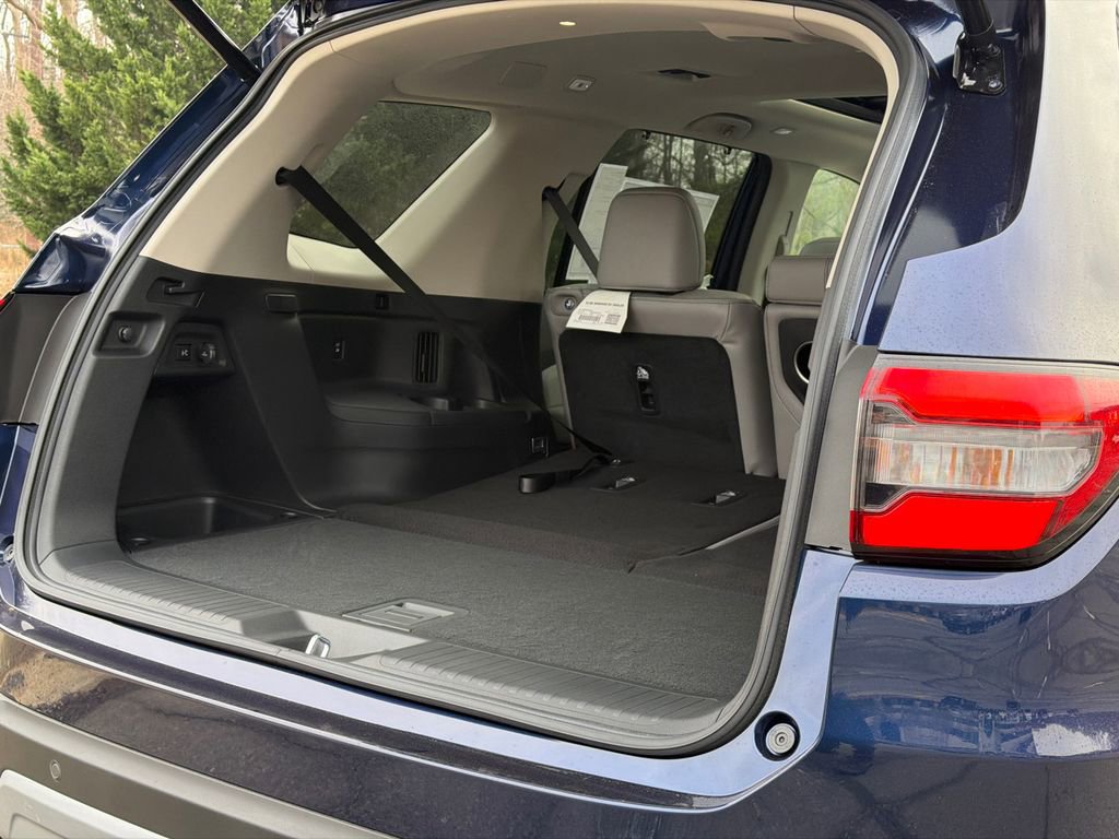 New 2025 Honda Pilot Touring image 8