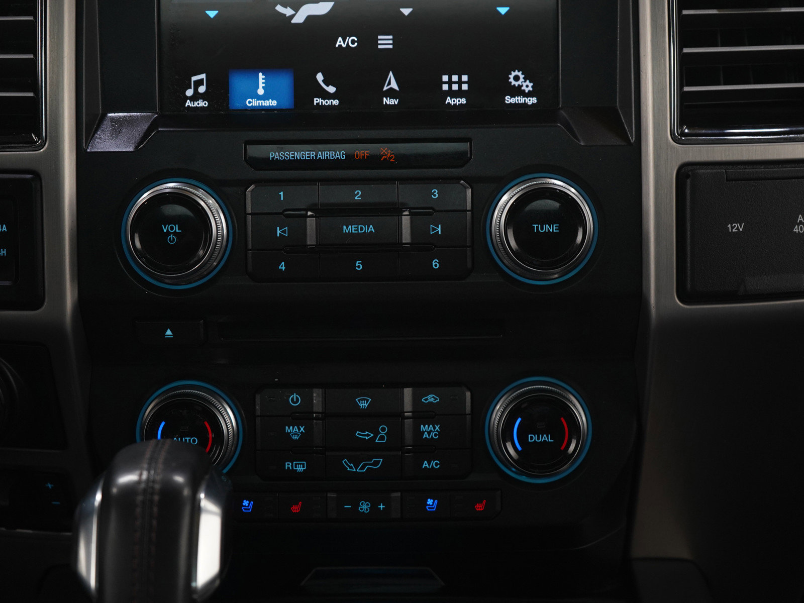 Used 2018 Ford F150 Platinum w/ Equipment Group 701A Luxury AWD/4WD image 16