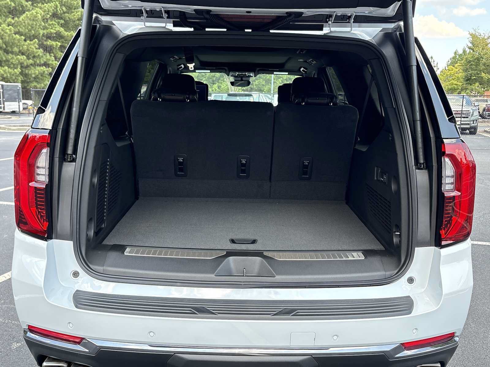 New 2026 GMC Yukon XL Denali Ultimate AWD/4WD image 23