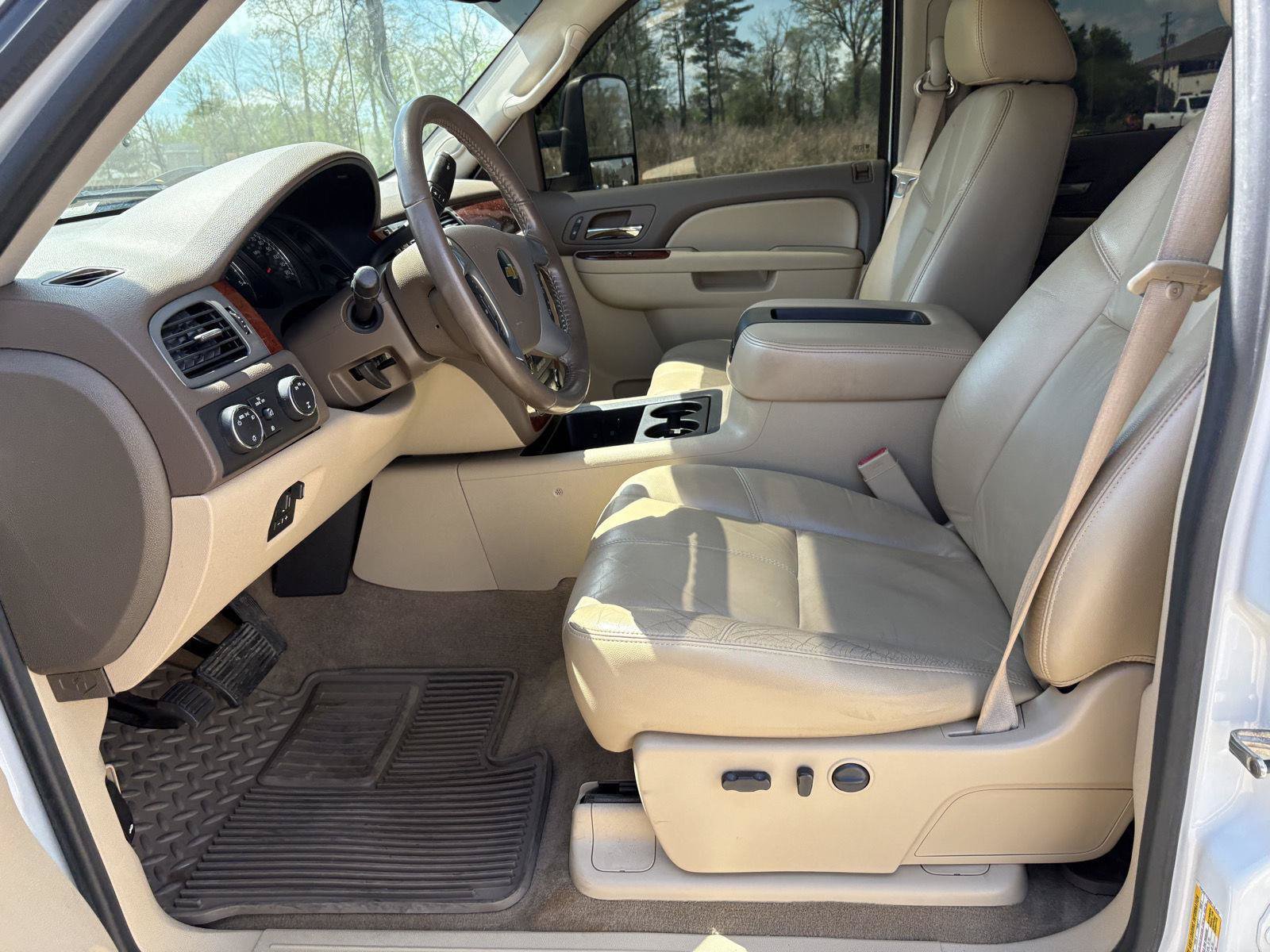 Used 2011 Chevrolet Silverado 3500 LTZ w/ LTZ Plus Package AWD/4WD image 4