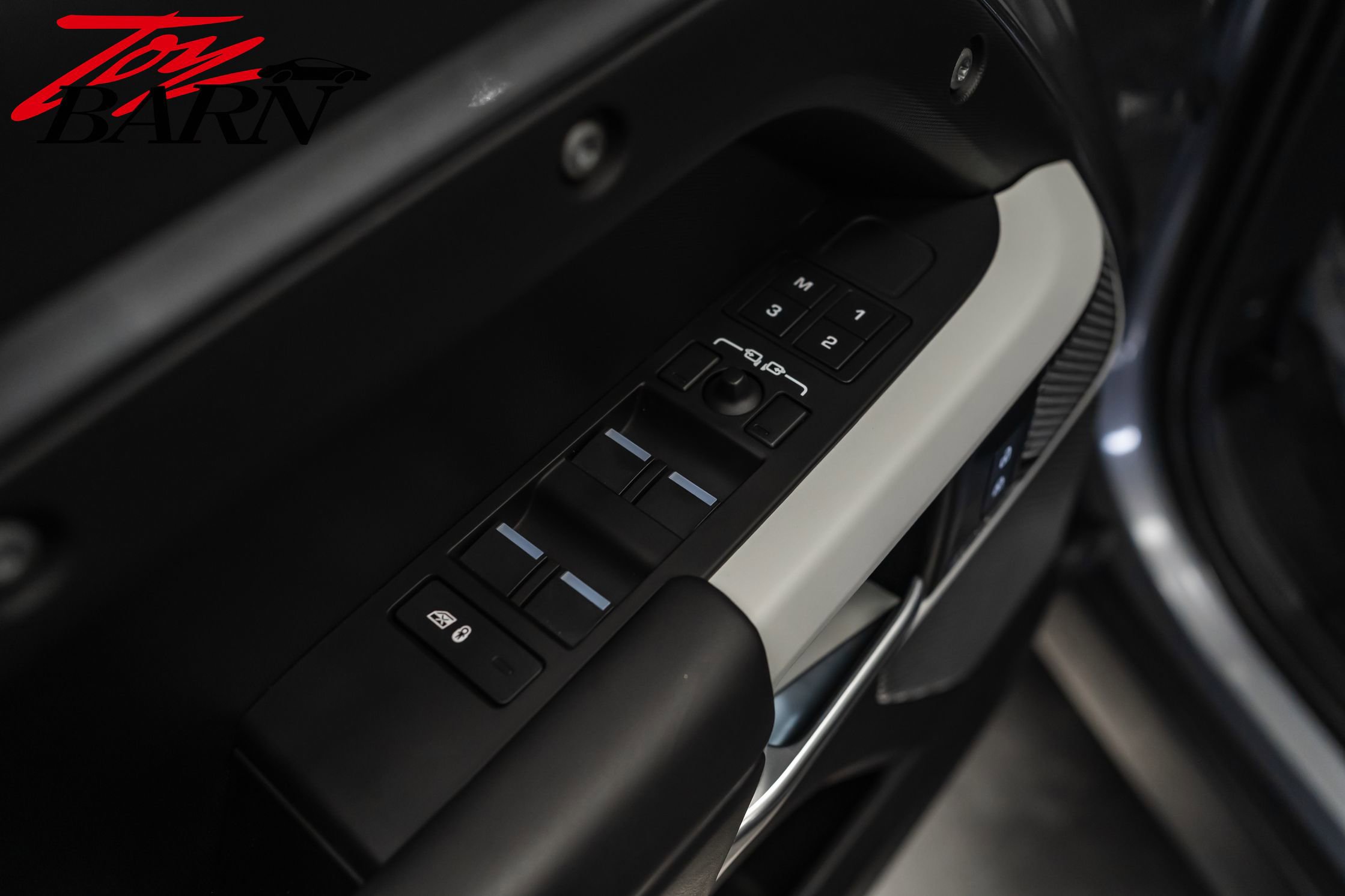 Used 2023 Land Rover Defender 110 X-Dynamic SE image 20