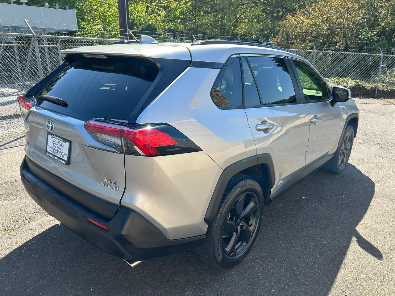 Used 2021 Toyota RAV4 XLE Premium AWD/4WD image 5