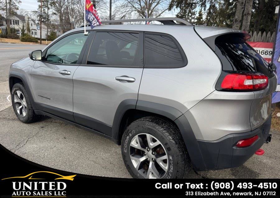 Used 2015 Jeep Cherokee Trailhawk w/ Comfort/Convenience Group AWD/4WD image 4