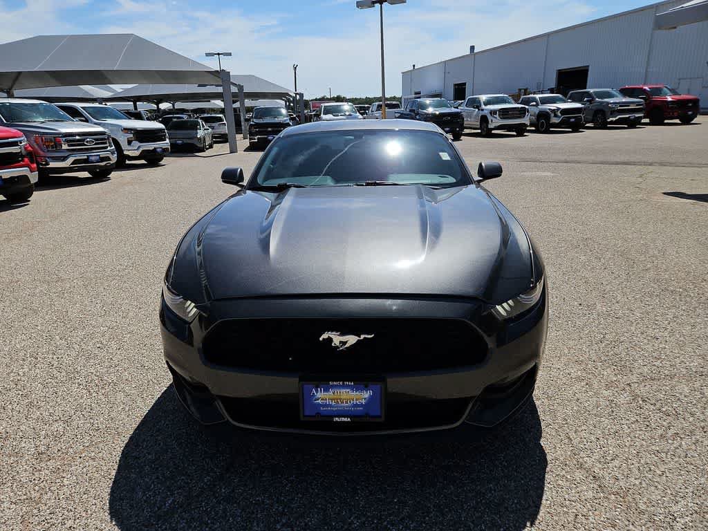 Used 2017 Ford Mustang Coupe RWD image 3