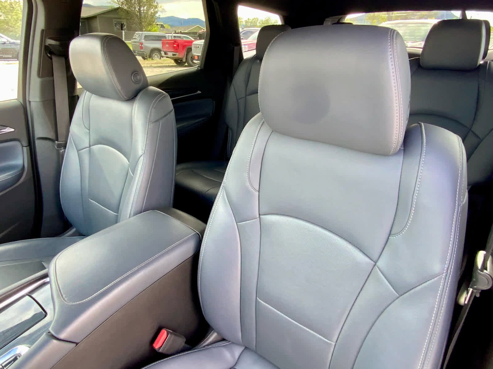 Used 2022 Buick Enclave Premium AWD/4WD image 25