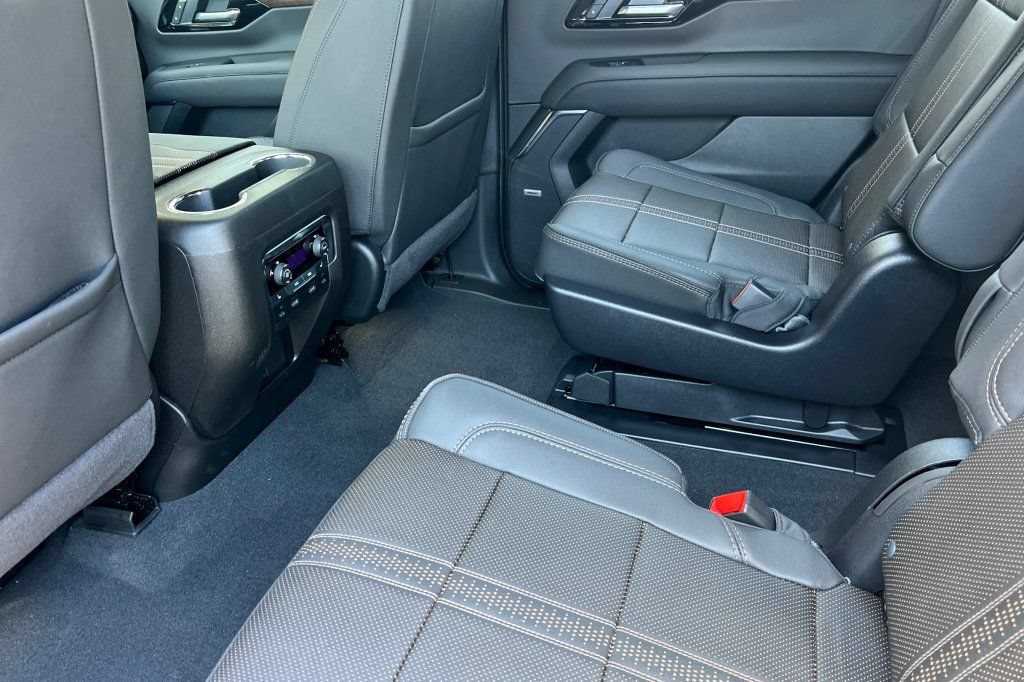 New 2026 Chevrolet Tahoe High Country AWD/4WD image 9
