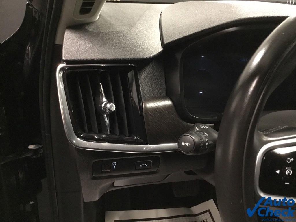 Used 2020 Volvo V90 T6 Cross Country image 22
