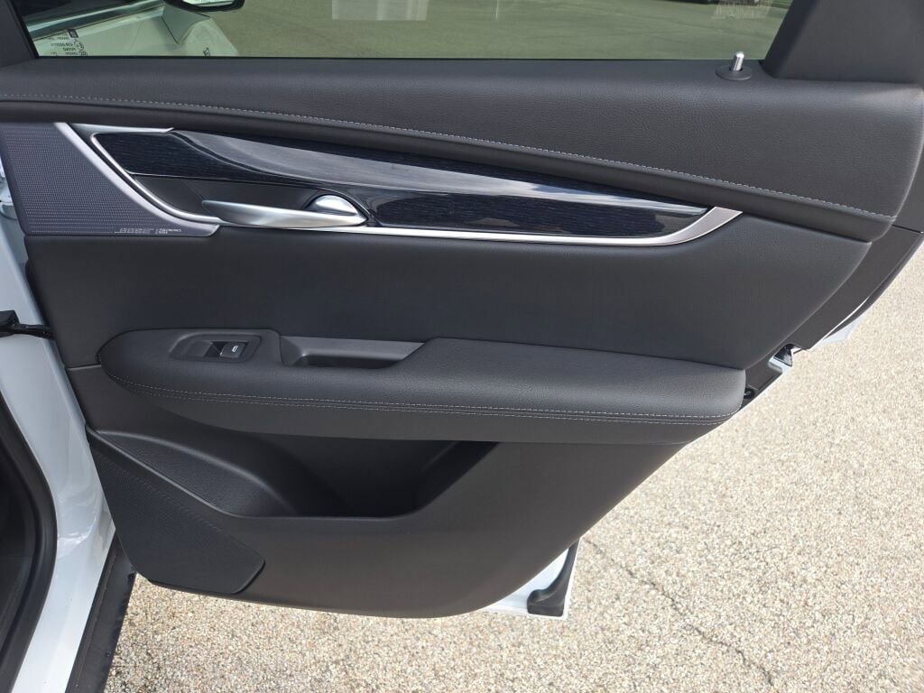 New 2026 Cadillac XT5 Premium Luxury w/ LPO, ONYX Package image 9