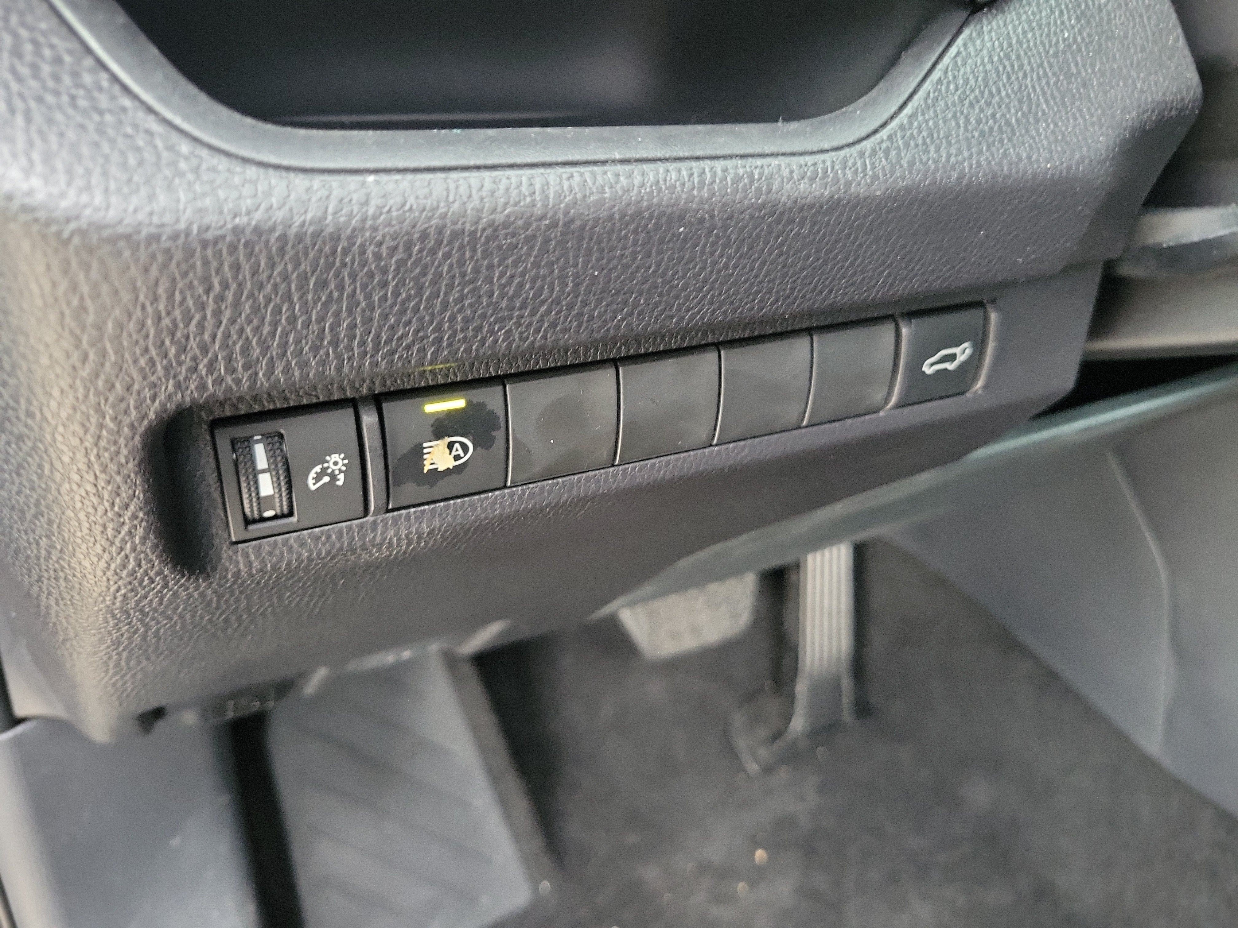 Used 2025 Toyota RAV4 XLE Premium FWD image 26