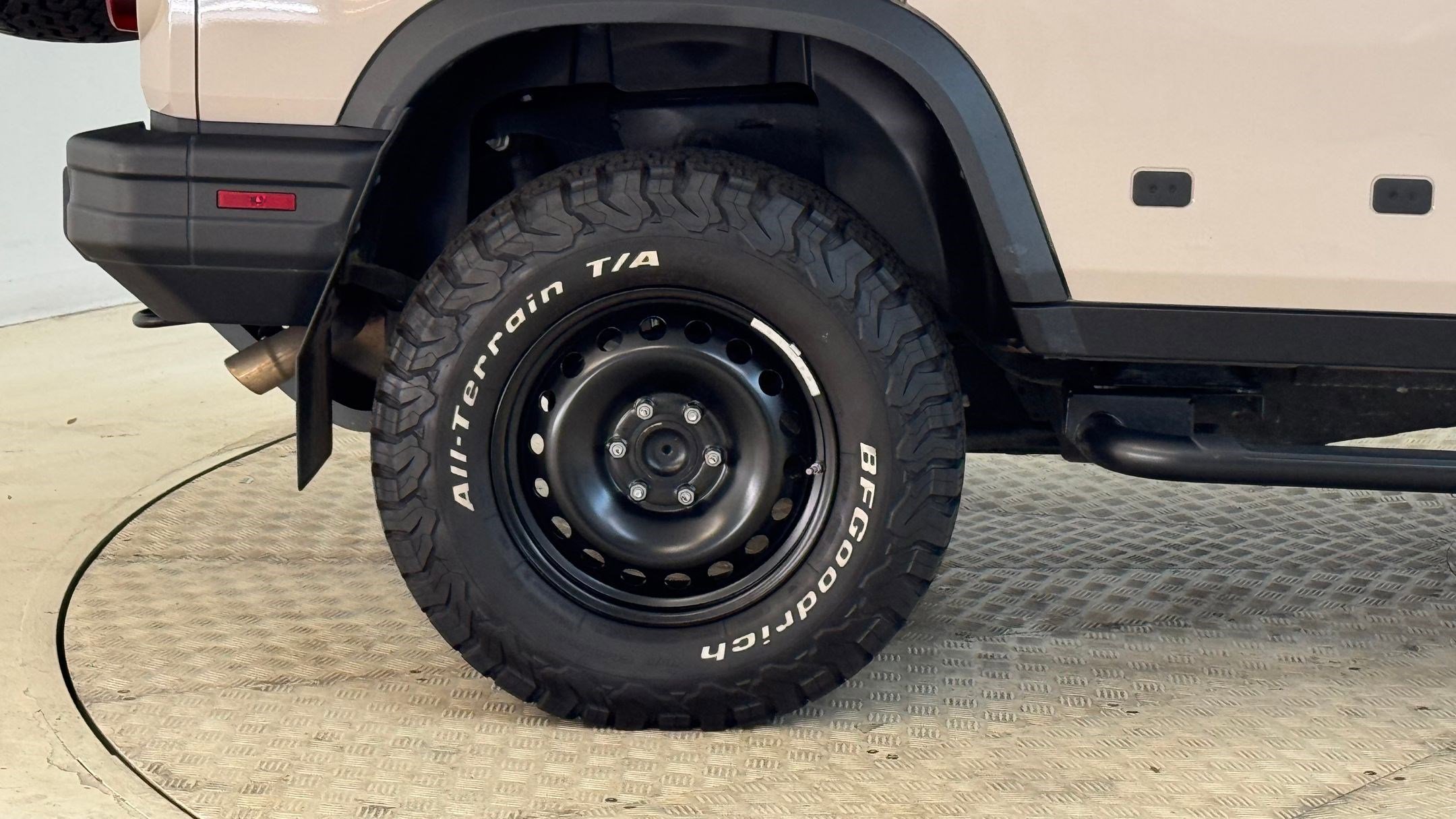 Used 2024 INEOS Grenadier Fieldmaster Edition image 12