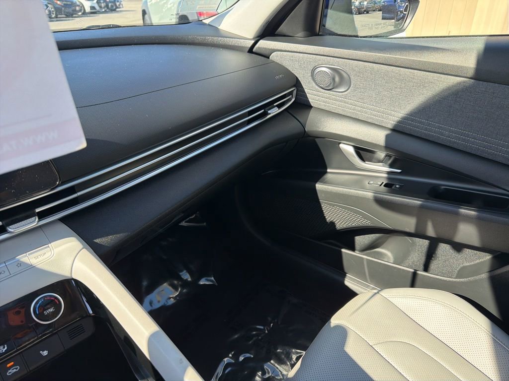Used 2023 Hyundai Elantra Limited image 33