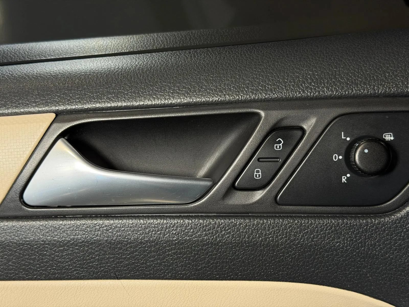 Used 2012 Volkswagen Jetta SE FWD image 23