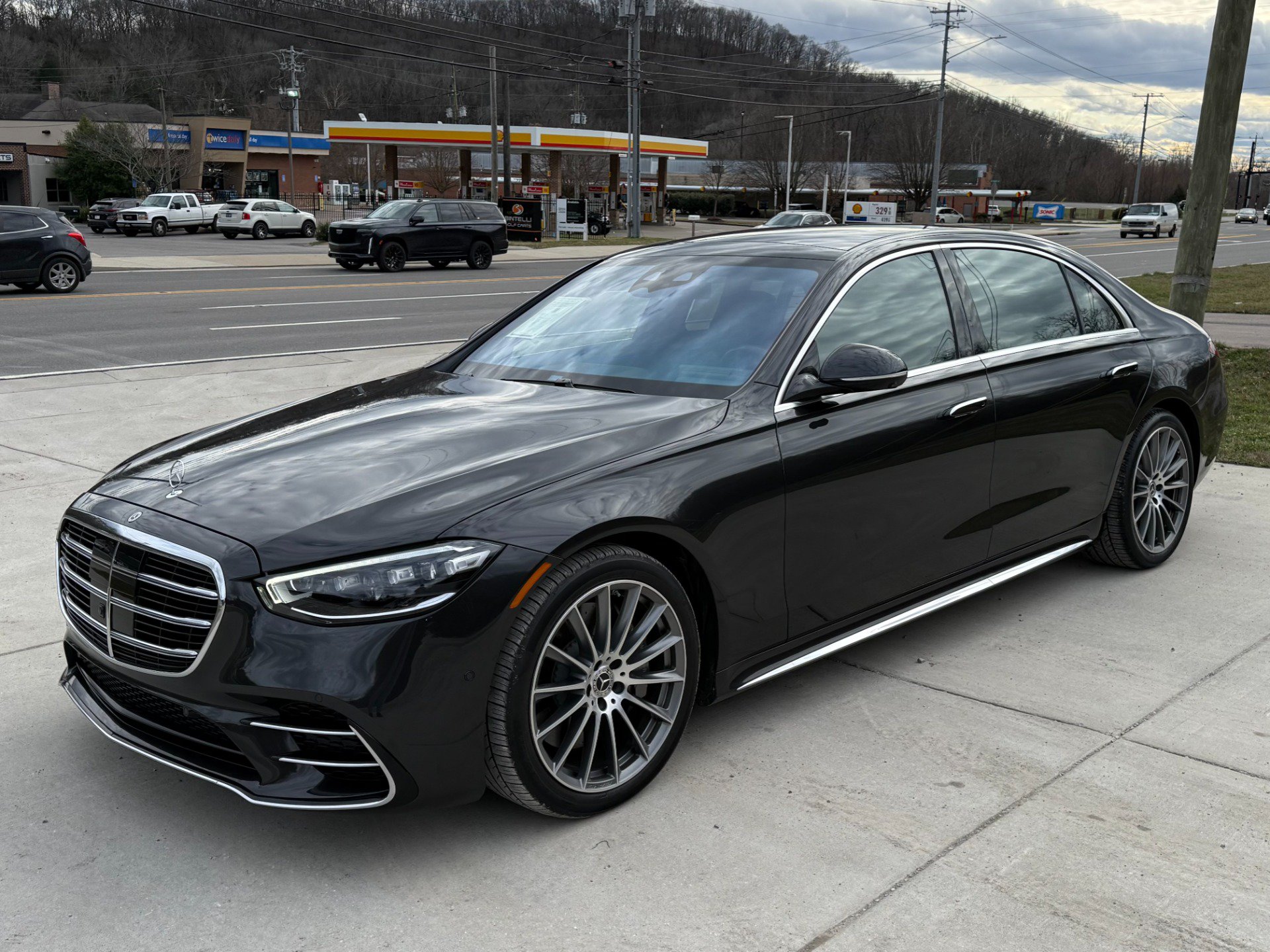 Used 2024 Mercedes-Benz S 580 4MATIC Sedan image 2