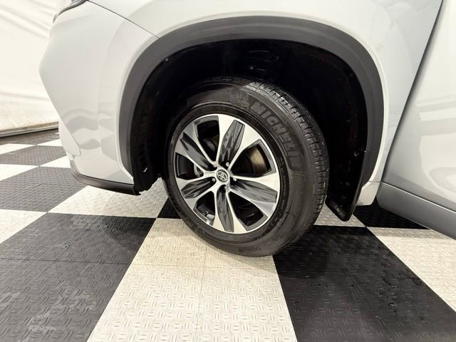 Used 2025 Toyota Highlander Platinum image 10