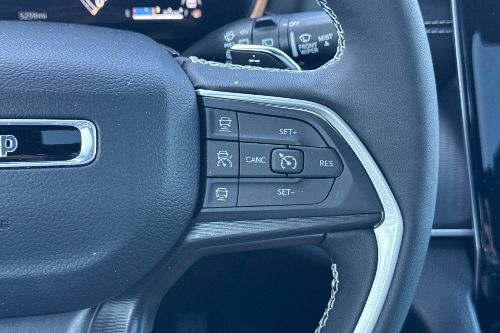 Used 2025 Jeep Grand Cherokee Laredo X w/ Luxury Tech Group I RWD image 38