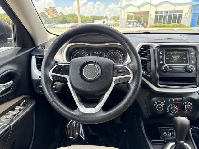Used 2015 Jeep Cherokee Sport FWD image 21