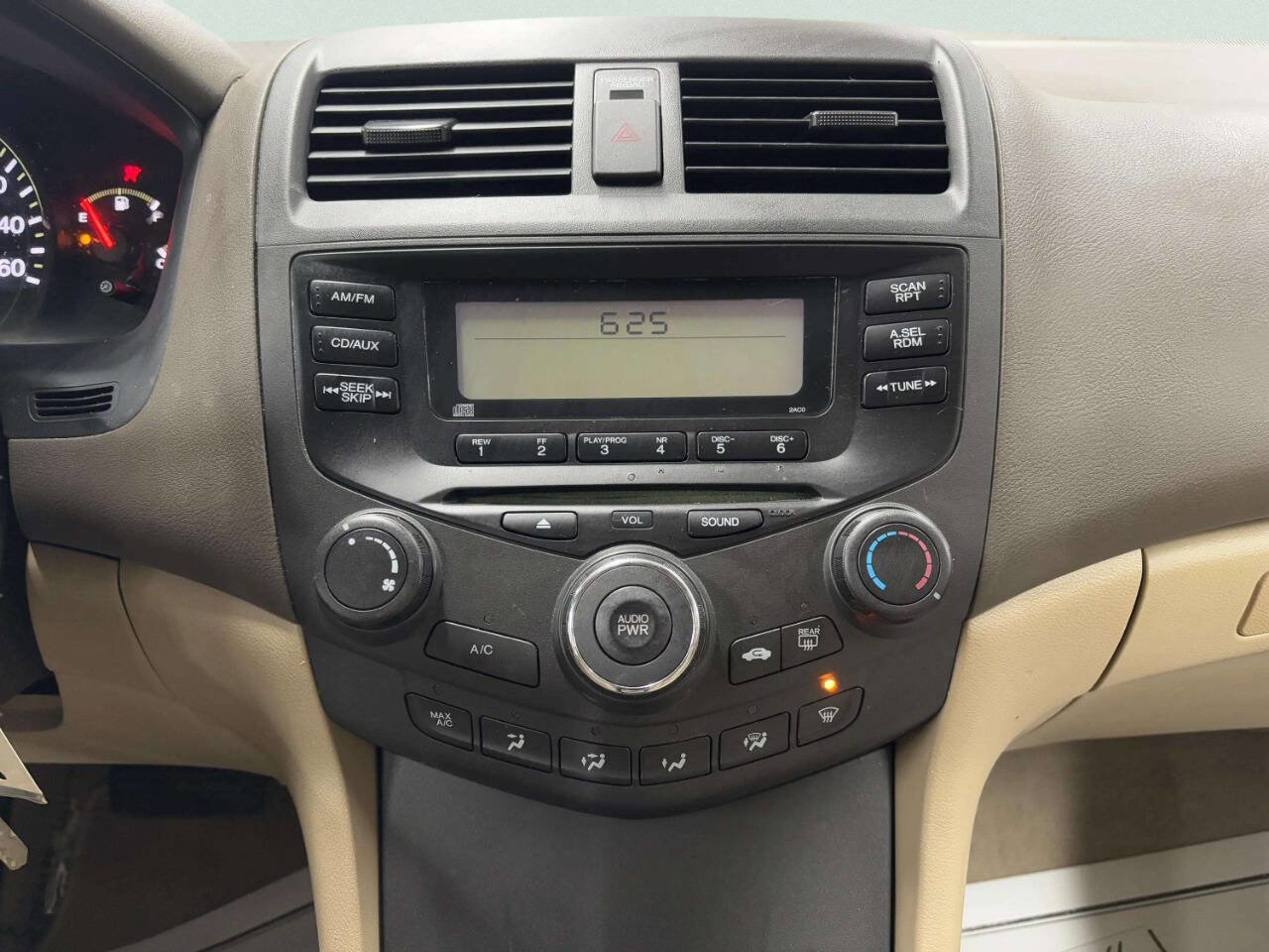 Used 2004 Honda Accord LX image 22