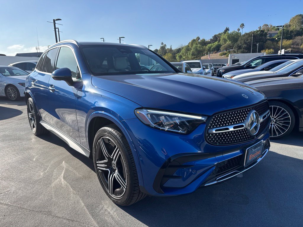 Used 2023 Mercedes-Benz GLC 300 image 3