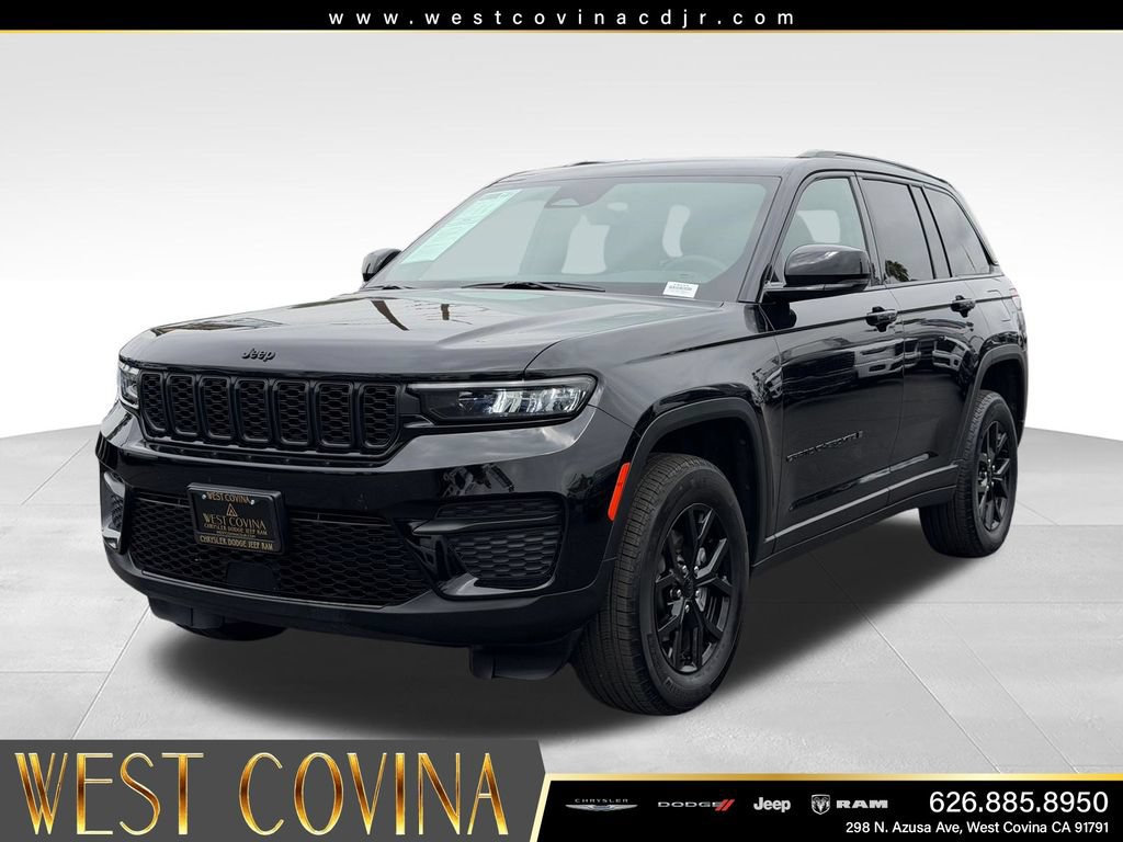 Used 2025 Jeep Grand Cherokee Altitude RWD image 3