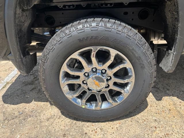New 2026 Chevrolet Silverado 2500 LT w/ Z71 Chrome Sport Edition AWD/4WD image 9