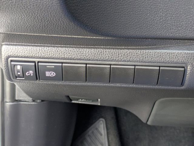 Used 2025 Toyota Corolla LE image 25