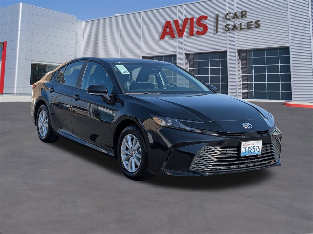 Used 2025 Toyota Camry LE image 3