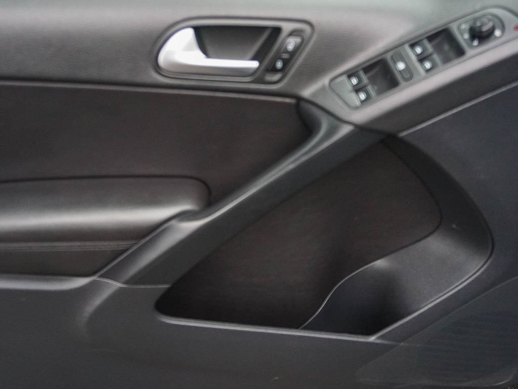 Used 2017 Volkswagen Tiguan S FWD image 19