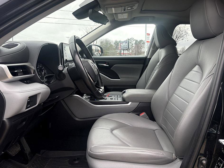 Used 2021 Toyota Highlander XLE image 9