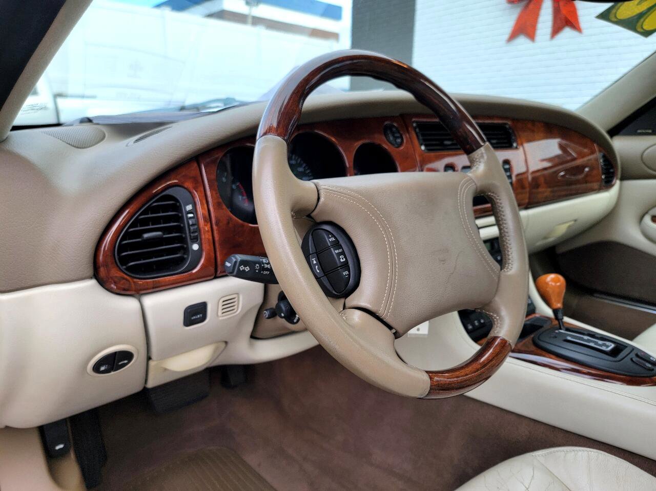 Used 2000 Jaguar XK8 Convertible image 29