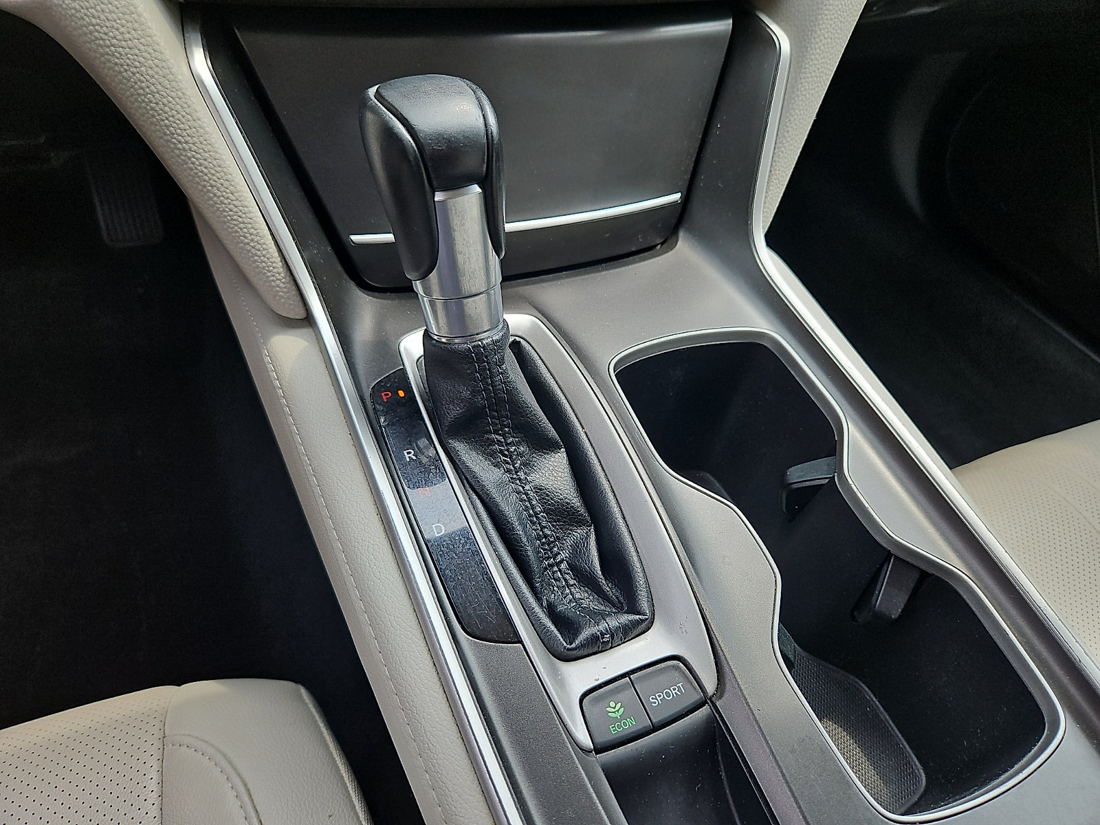 Used 2018 Honda Accord Touring image 16