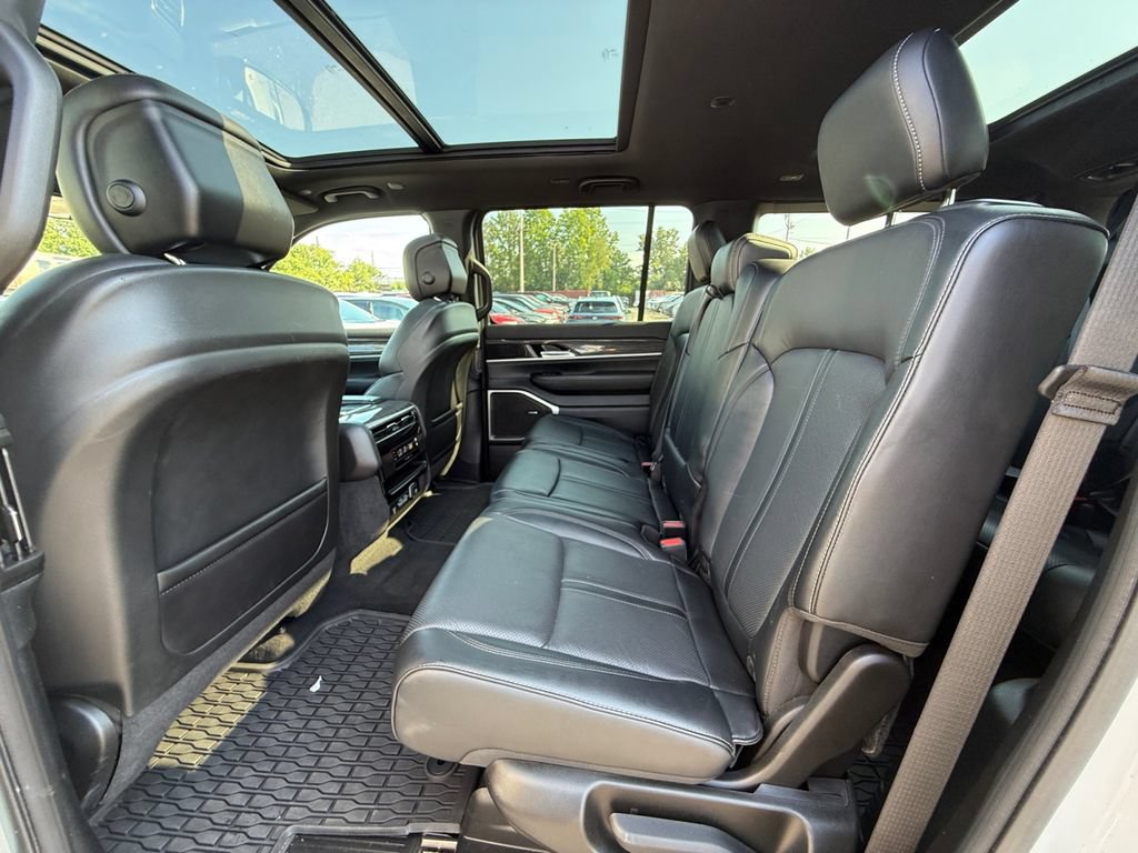 Used 2022 Jeep Wagoneer Series II w/ Premium Group I AWD/4WD image 24