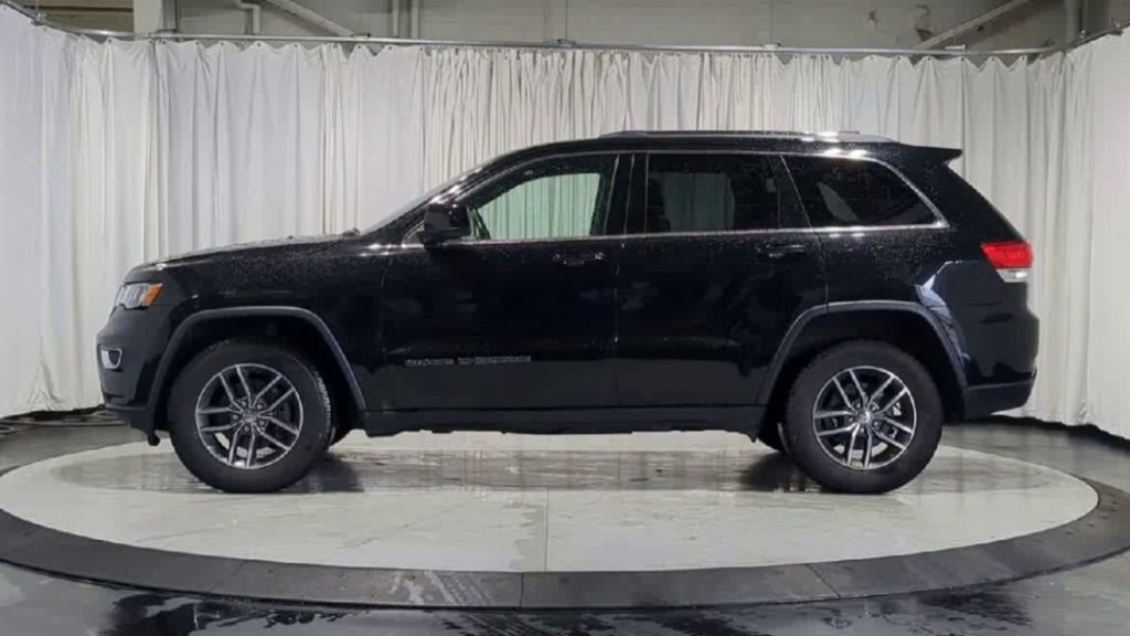 Used 2018 Jeep Grand Cherokee Laredo image 6