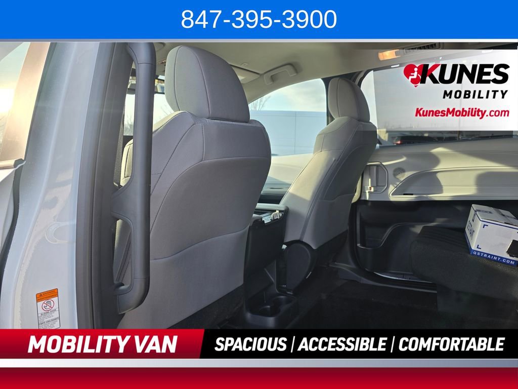 Used 2026 Toyota Sienna LE FWD image 19