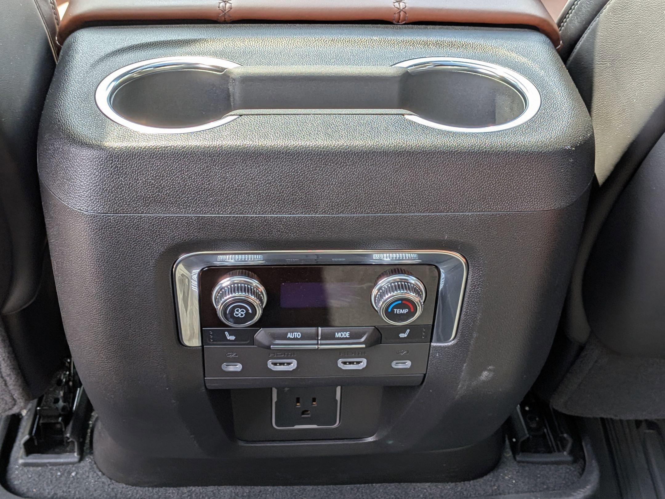 Used 2024 GMC Yukon Denali Ultimate image 34