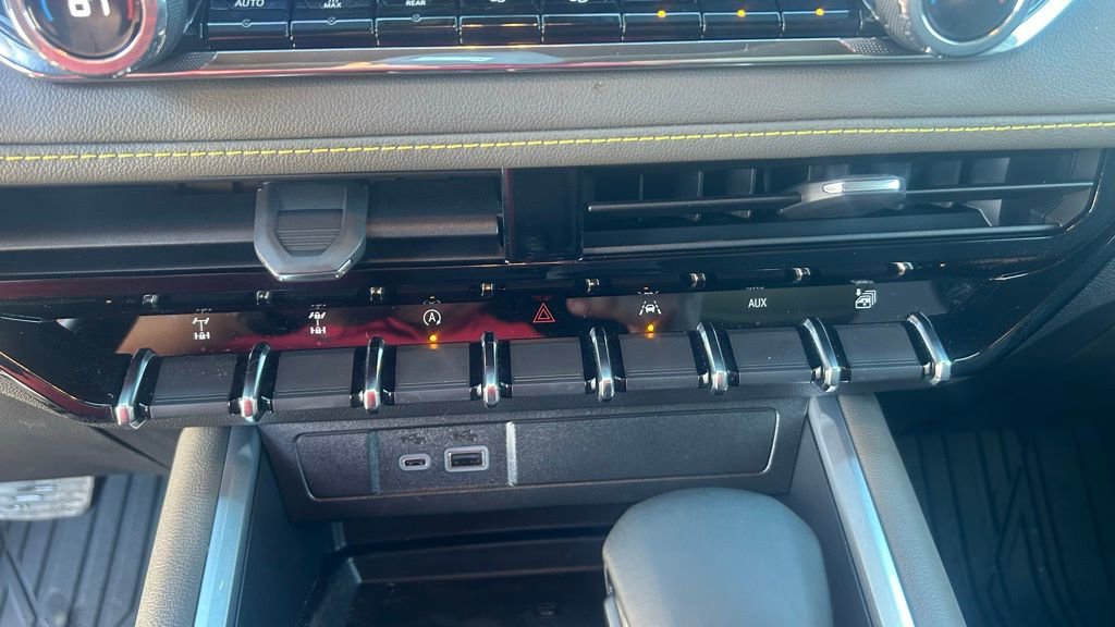 Used 2025 Chevrolet Colorado ZR2 w/ Technology Package image 25