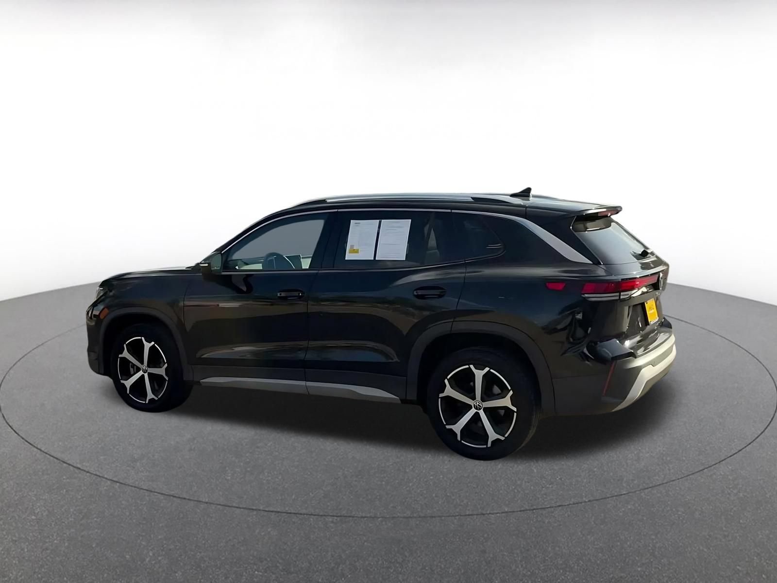 Used 2026 Volkswagen Tiguan SE AWD/4WD image 9