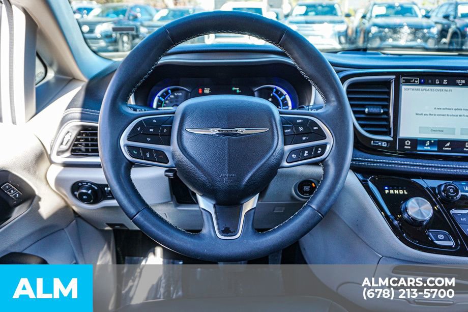 Used 2023 Chrysler Pacifica Touring-L image 30