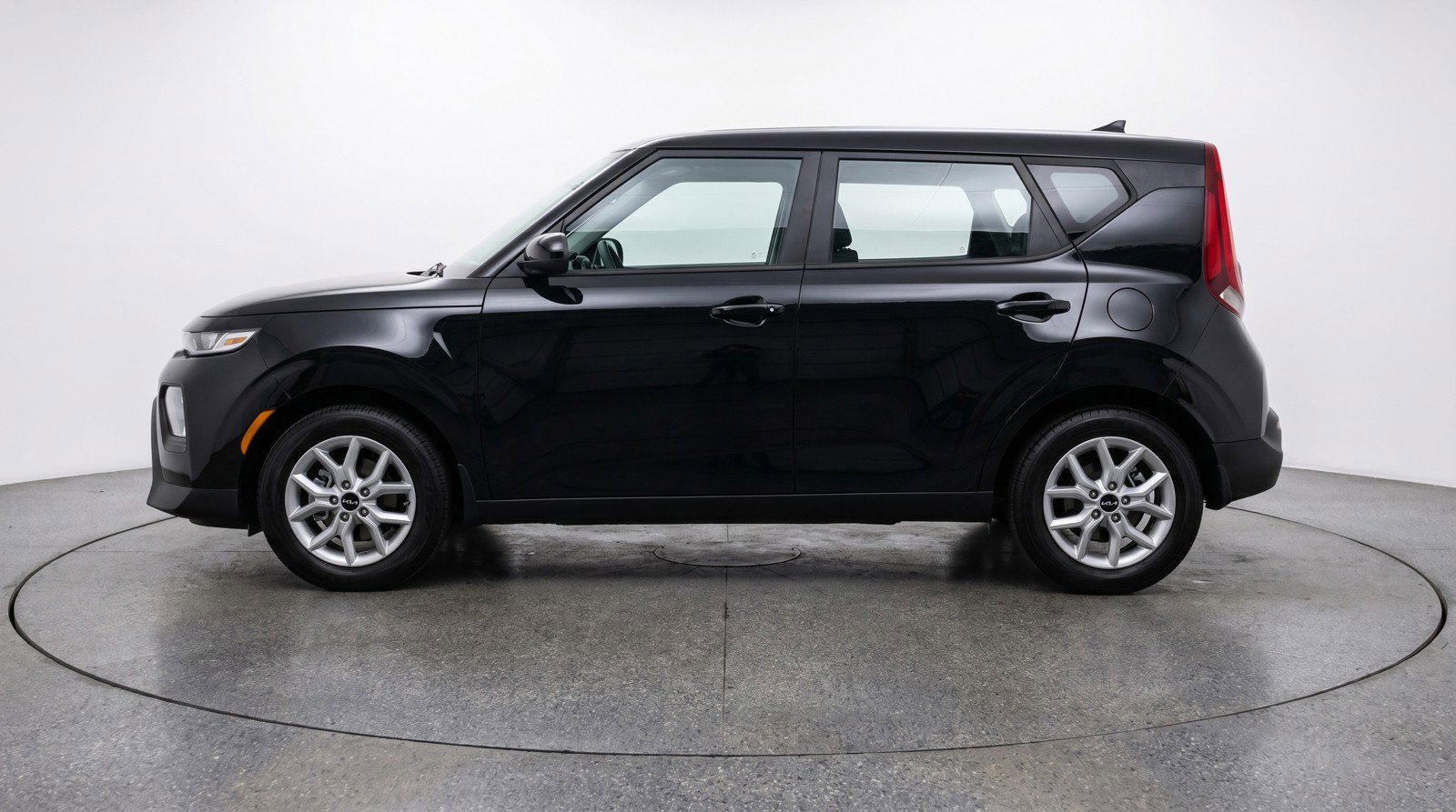 Used 2025 Kia Soul LX w/ LX Technology Package FWD image 5