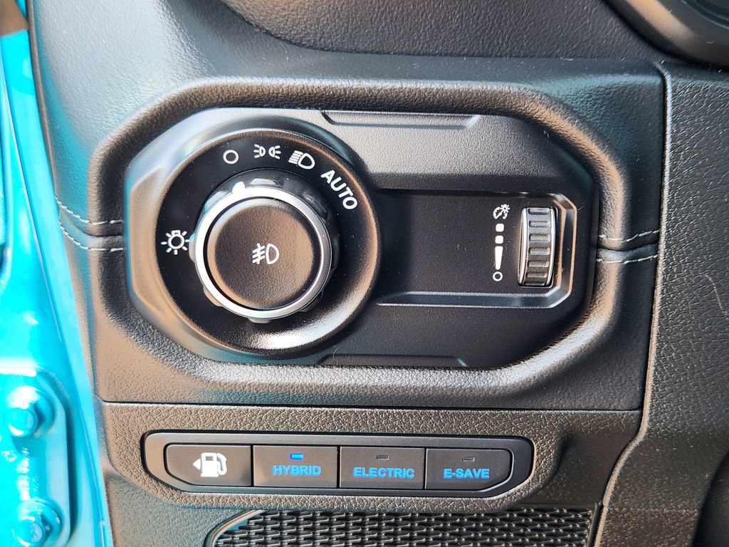 Used 2024 Jeep Wrangler Unlimited Sahara w/ Technology Group AWD/4WD image 13
