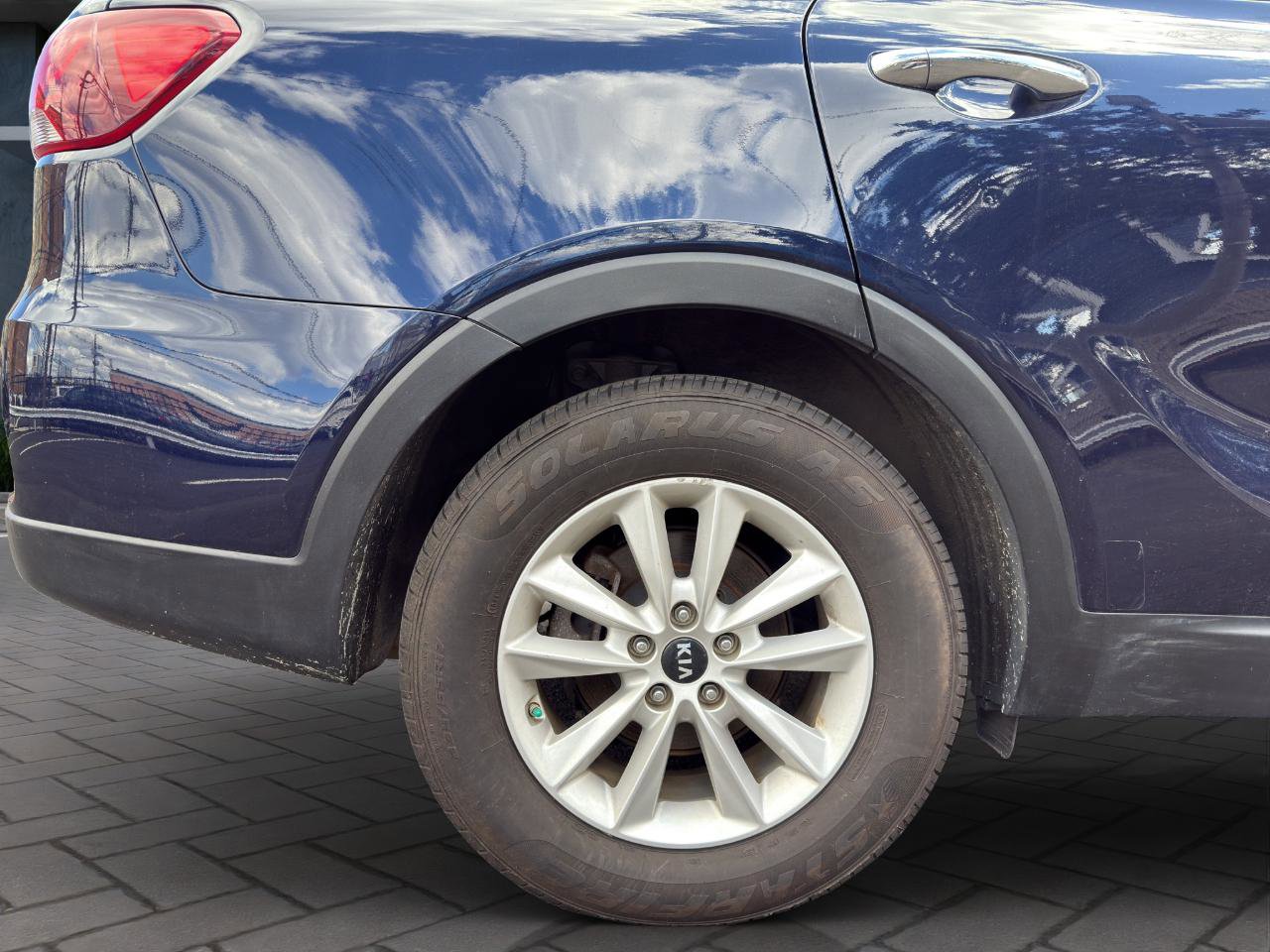 Used 2020 Kia Sorento LX image 25