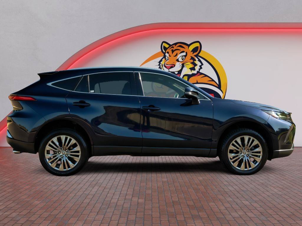 Used 2022 Toyota Venza XLE AWD/4WD image 4