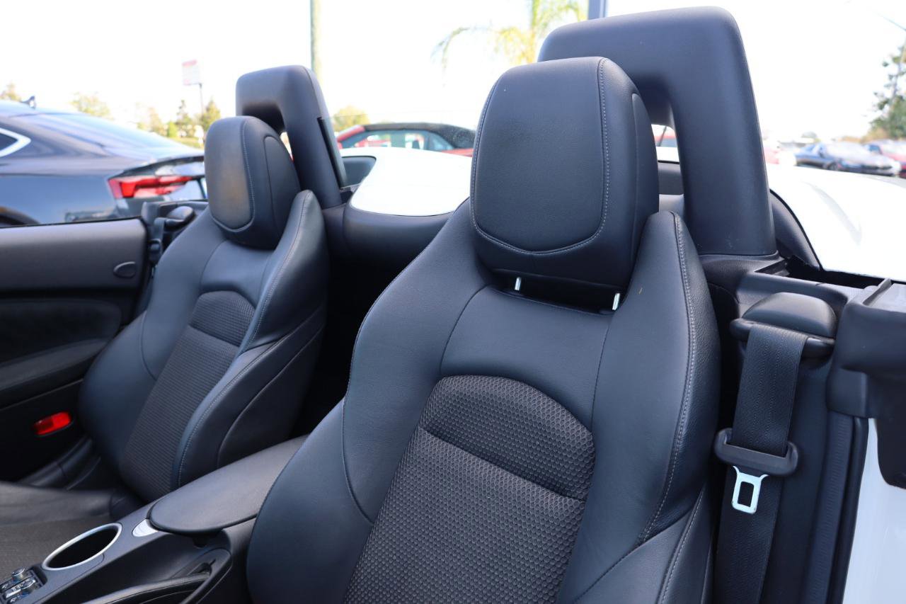 Used 2017 Nissan 370Z Touring RWD image 7