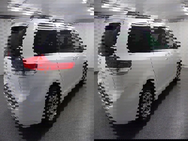 Used 2014 Toyota Sienna LE image 7