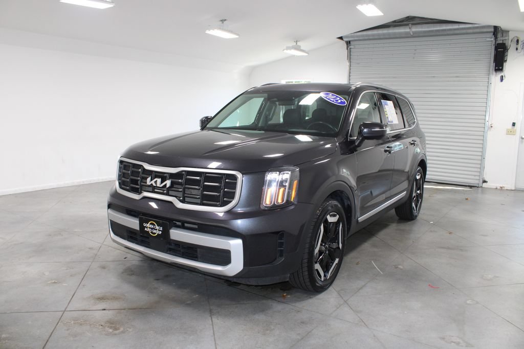 Used 2025 Kia Telluride S FWD image 4