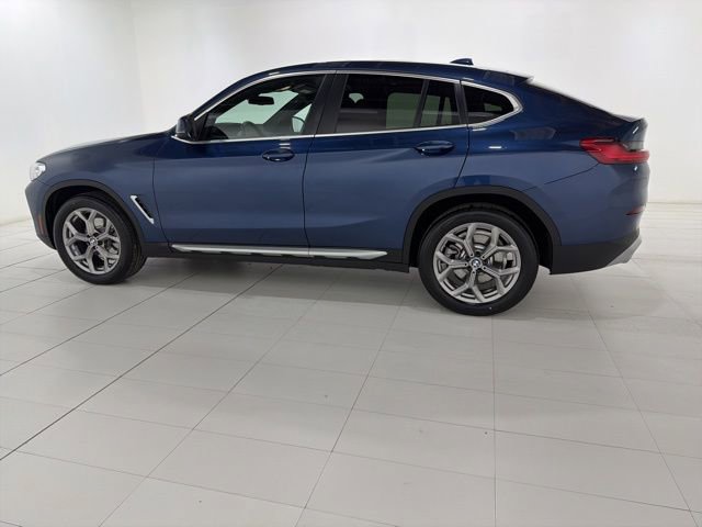 Certified 2023 BMW X4 xDrive30i w/ Convenience Package image 2