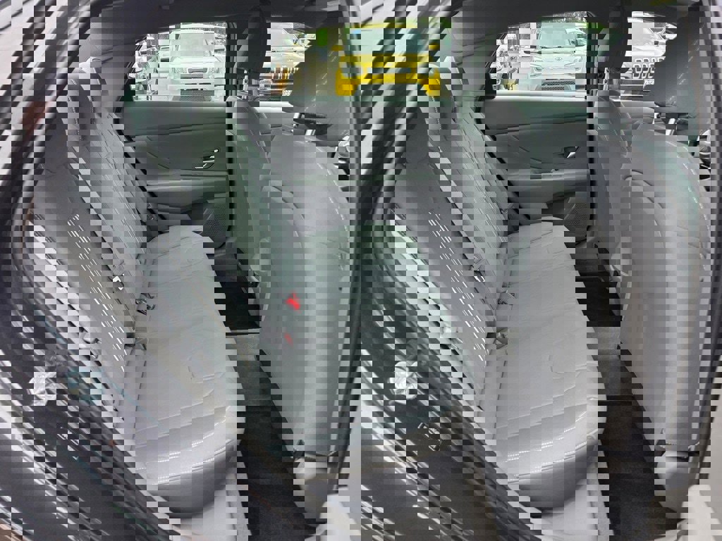 Used 2023 Hyundai Elantra SEL w/ Cargo Package image 24