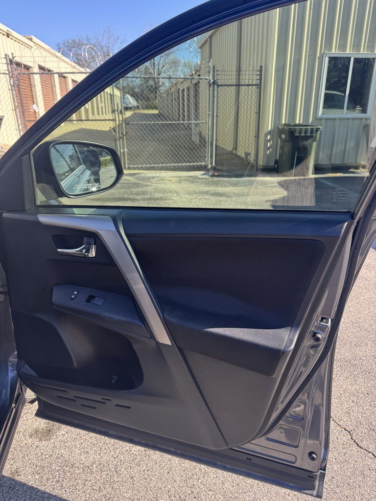 Used 2015 Toyota RAV4 XLE image 2