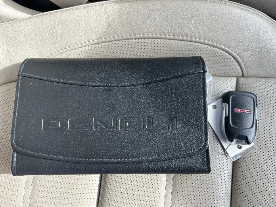 Used 2017 GMC Acadia Denali w/ LPO, Cargo Package image 34