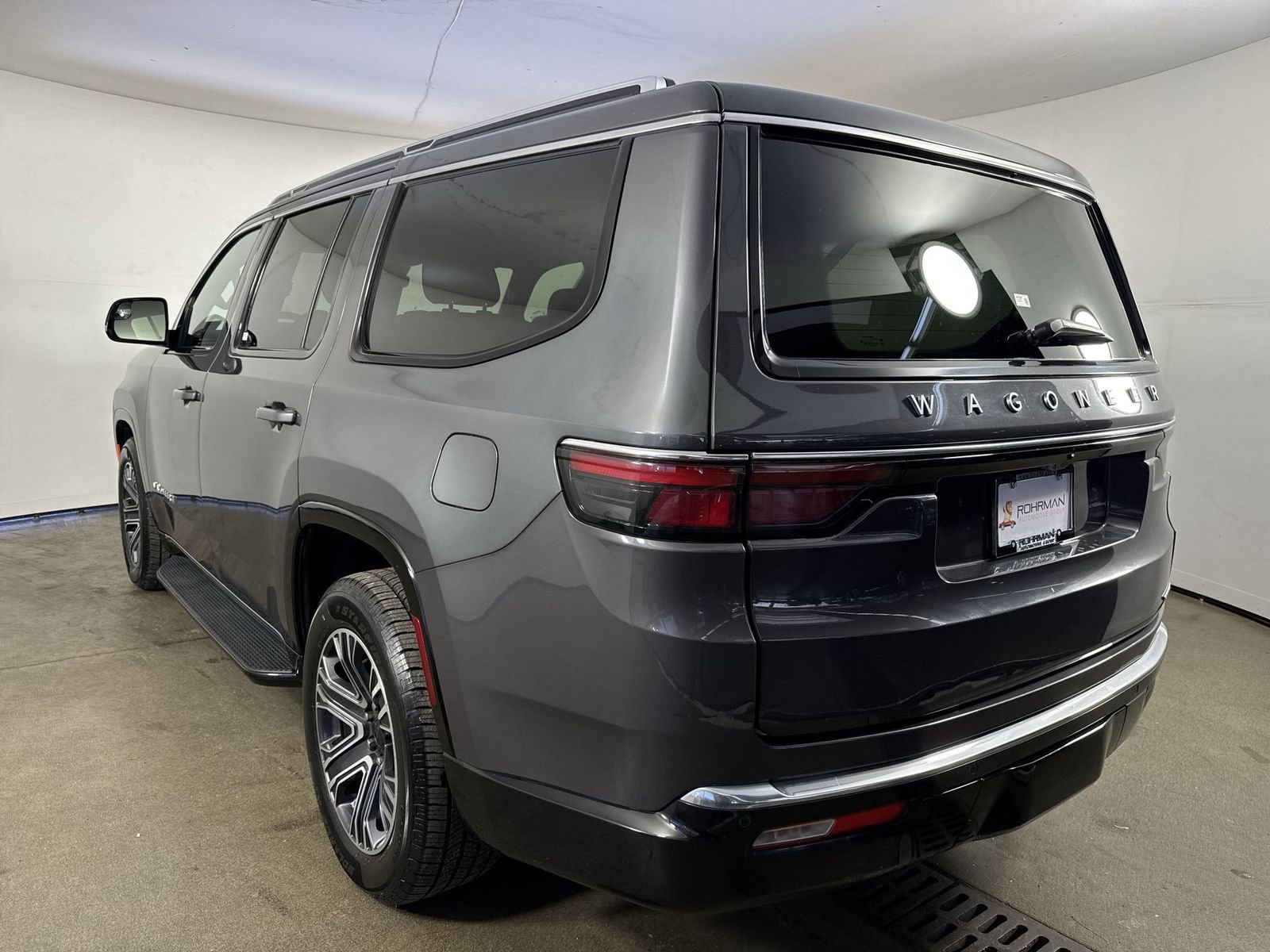 Used 2024 Jeep Wagoneer Series II w/ Flexible Seating Group image 31